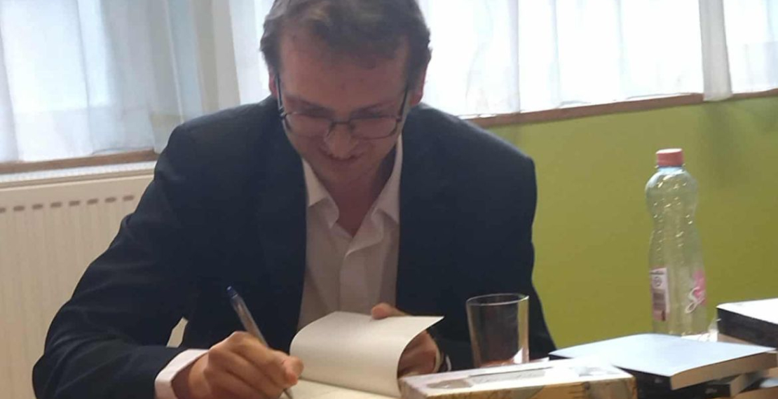 Iskolánk egykori tanítványának író-olvasó találkozója