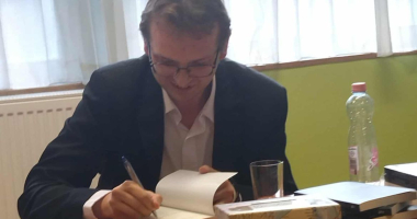 Iskolánk egykori tanítványának író-olvasó találkozója