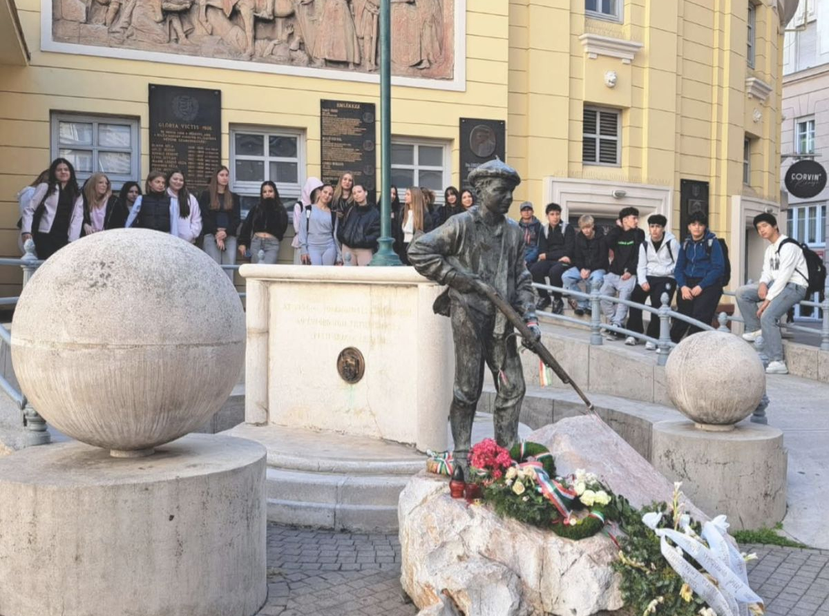 Az 1956-os forradalom és szabadságharc hőseire emlékeztünk